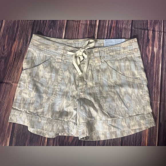 Patagonia Women's Island Hemp Shorts Tan Pattern Size 4 - Picture 1 of 10